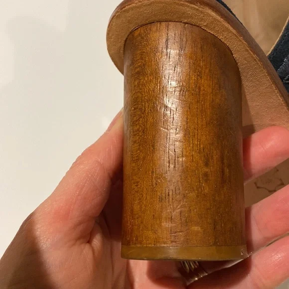 Bernardo Suede Sandals, Size 7 1/2 - Picture 10 of 11